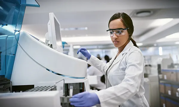 corporate-scientist-lab-1027139762